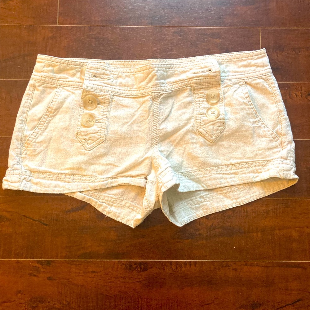 Lightweight button shorts